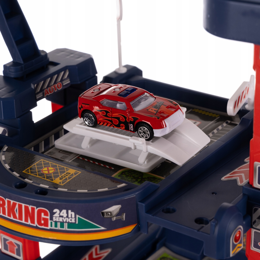 Unikátne štvorposchodové parkovisko s dráhou pre autá a príslušenstvom